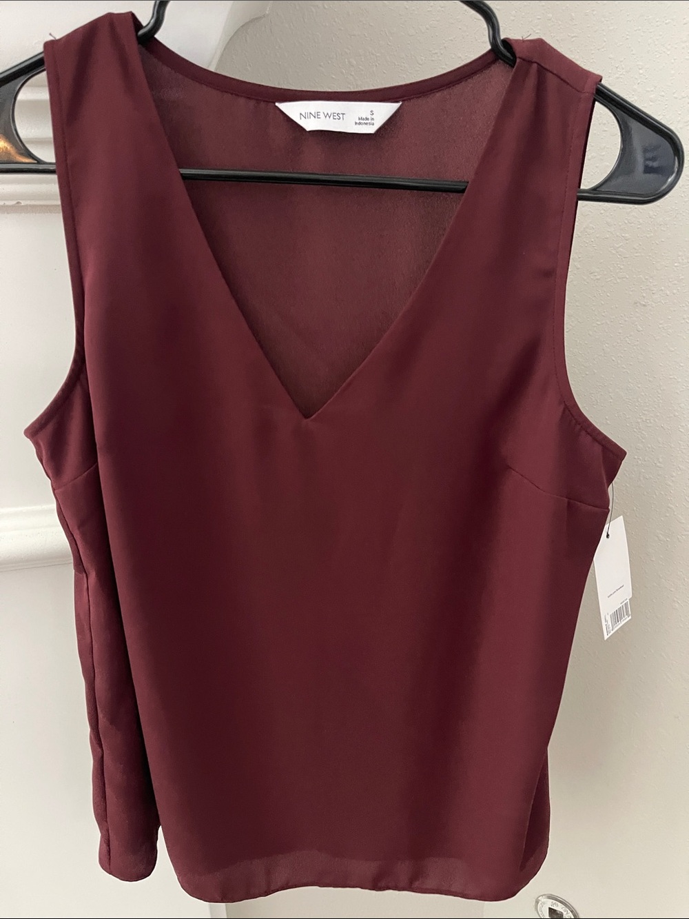 Nine West Burgundy Sleeveless V-Neck Top